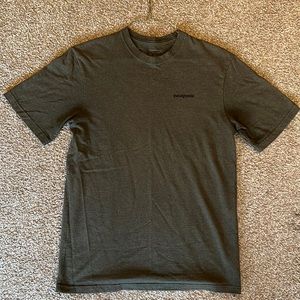 Men’s P-6 Logo Responsibili-Tee in Dark Green